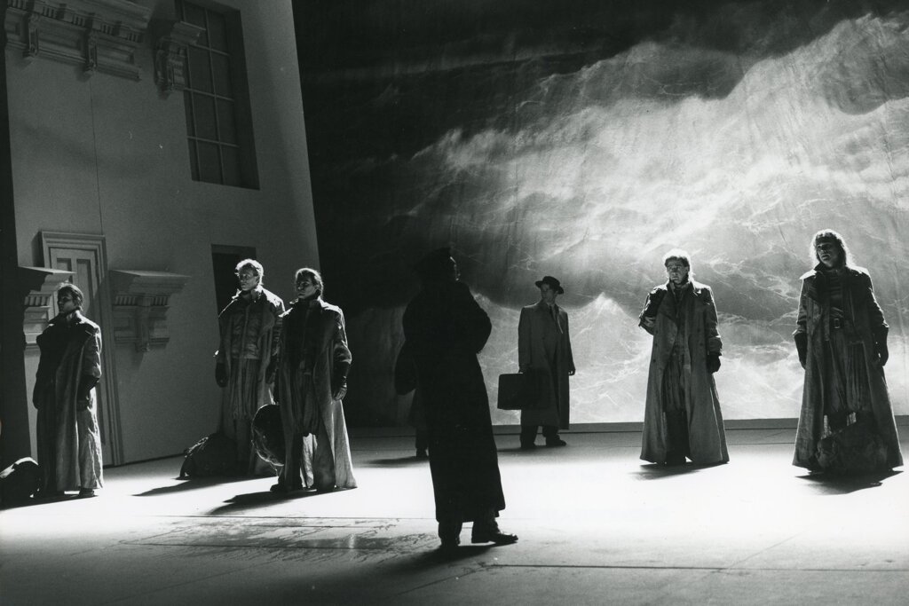 Hamlet set, RSC, 1989